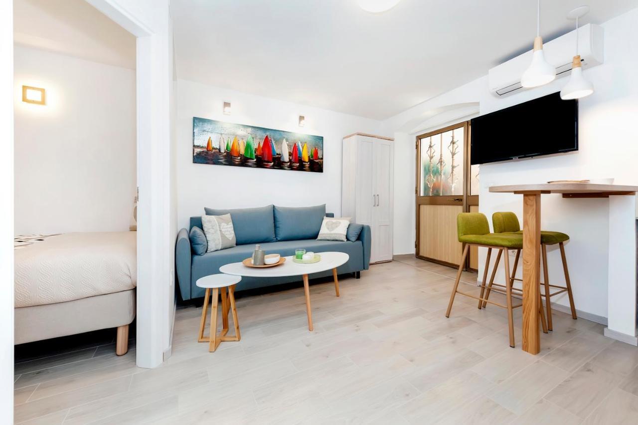 Amici With Terrace In Center Of Apartment Rovinj