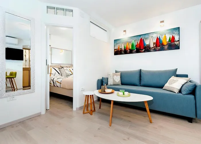 Apartment Amici With Terrace In Center Of Rovinj